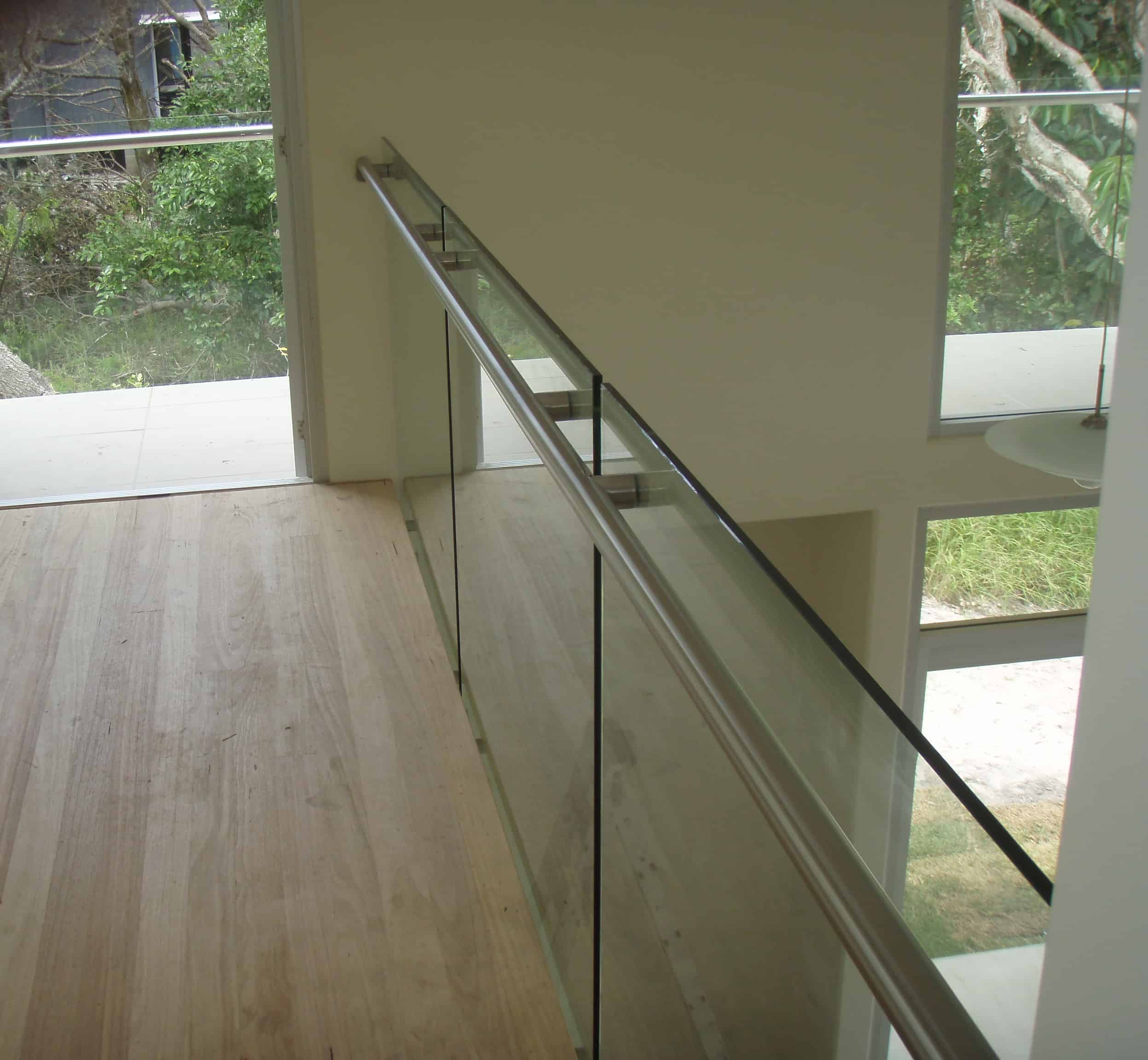 Stainless steel handrail (domestic)